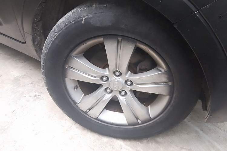 Used Kia Sportage R 2011 2.0L Automatic Two-Wheel Drive GL Right Front Wheel Hub