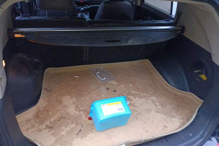 Used Kia Sportage R 2011 2.0L Manual Two-Wheel-Drive GLS Trunk