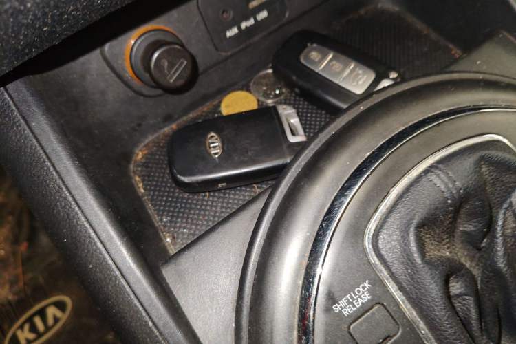 Used Kia Sportage R 2011 2.0L Automatic Two-Wheel Drive GLS Vehicle Key