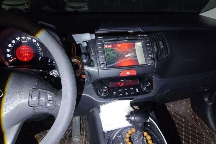 Used Kia Sportage R 2011 2.4L Automatic 4x4 Premium Edition Audio And AC Panel