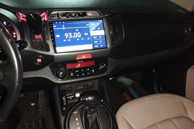 Used Kia Sportage R 2011 2.4L Automatic 4x4 Premium Edition Audio And AC Panel