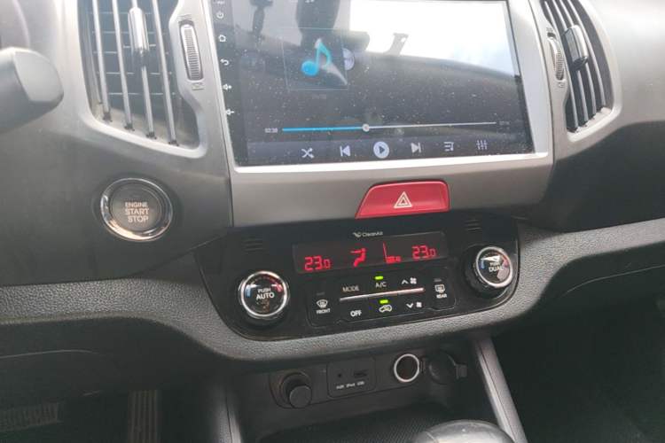 Used Kia Sportage R 2011 2.0L Automatic Two-Wheel Drive GLS Audio And AC Panel