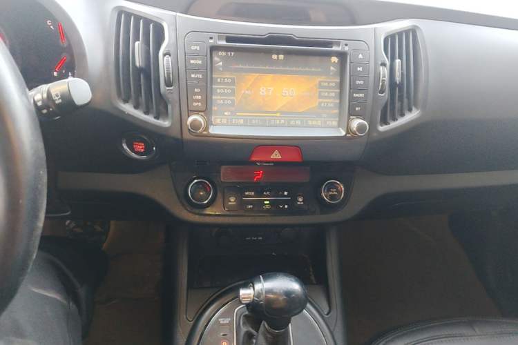 Used Kia Sportage R 2011 2.0L Automatic Two-Wheel Drive Premium Edition Audio And AC Panel