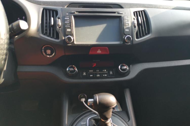 Used Kia Sportage R 2011 2.4L Automatic 4x4 GLS Audio And AC Panel