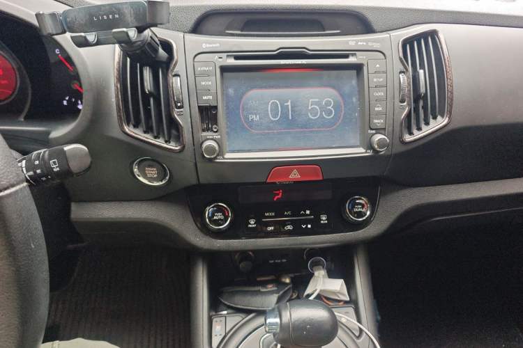 Used Kia Sportage R 2011 2.4L Automatic 4x4 Premium Edition Audio And AC Panel