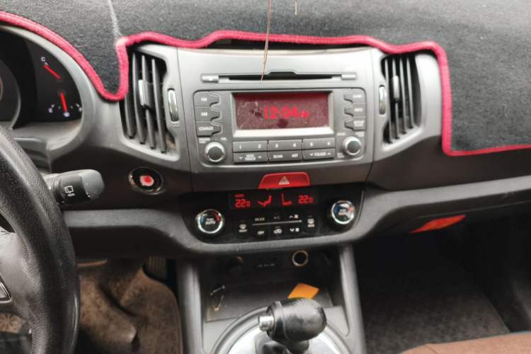 Used Kia Sportage R 2011 2.0L Automatic Two-Wheel Drive Premium Edition Audio And AC Panel