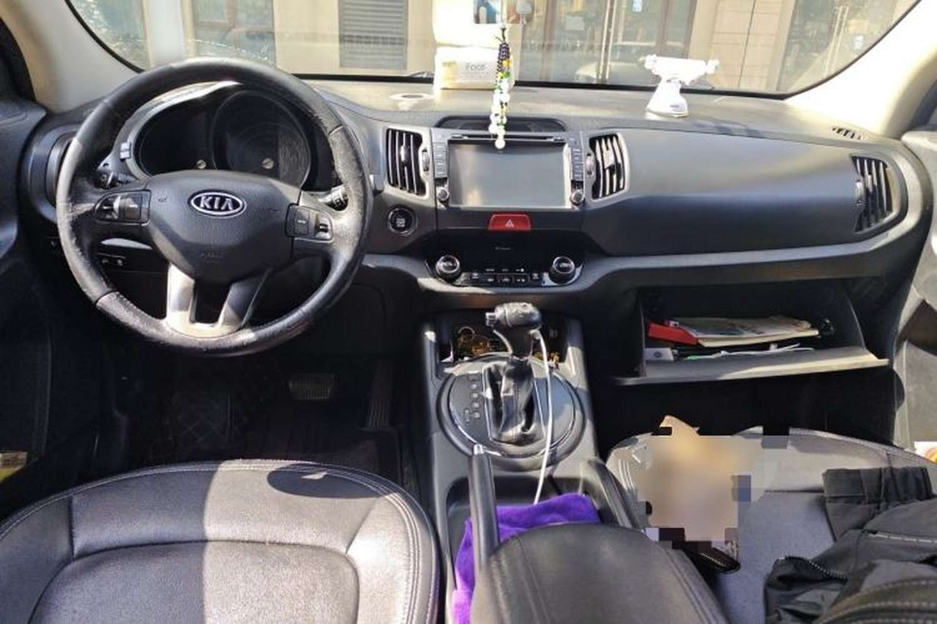 Used Kia Sportage R 2011 2.0L Automatic Two-Wheel Drive GLS Center Console