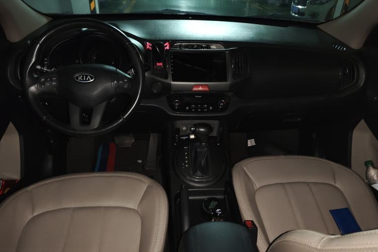 Used Kia Sportage R 2011 2.4L Automatic 4x4 Premium Edition Center Console