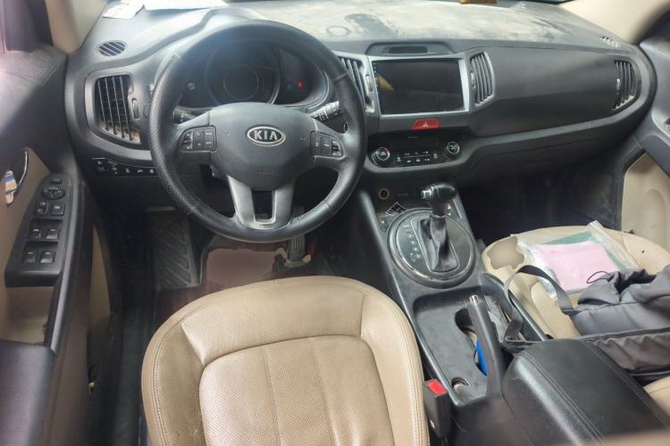 Used Kia Sportage R 2011 2.4L Automatic 4x4 Premium Edition Center Console