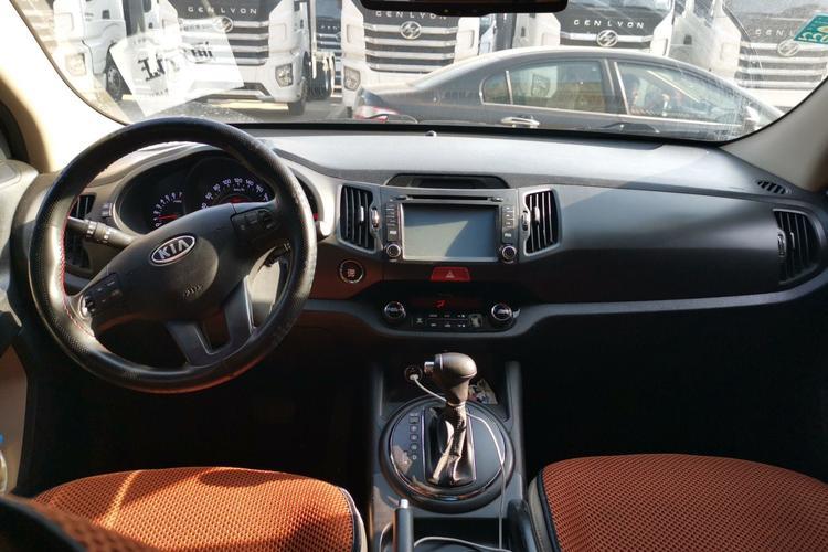 Used Kia Sportage R 2011 2.4L Automatic 4x4 GLS Center Console
