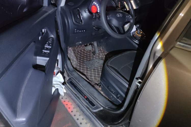Used Kia Sportage R 2011 2.4L Automatic 4x4 Premium Edition Driver Seat