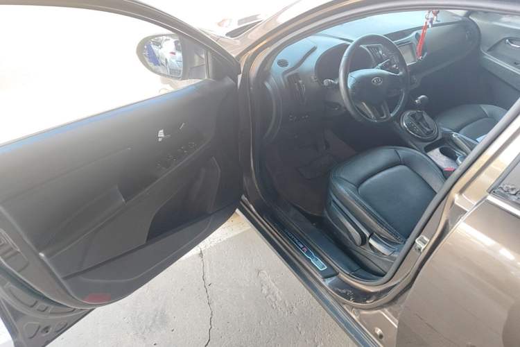 Used Kia Sportage R 2011 2.0L Automatic Two-Wheel Drive Premium Edition Driver Seat
