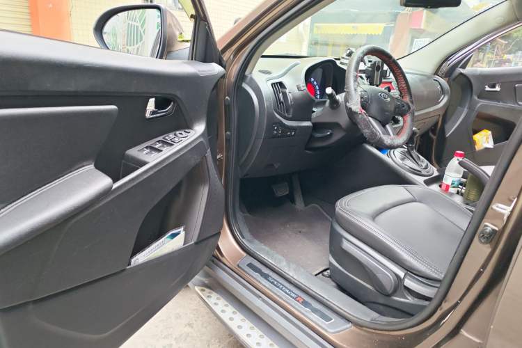 Used Kia Sportage R 2011 2.0L Automatic Two-Wheel Drive Premium Edition Driver Seat