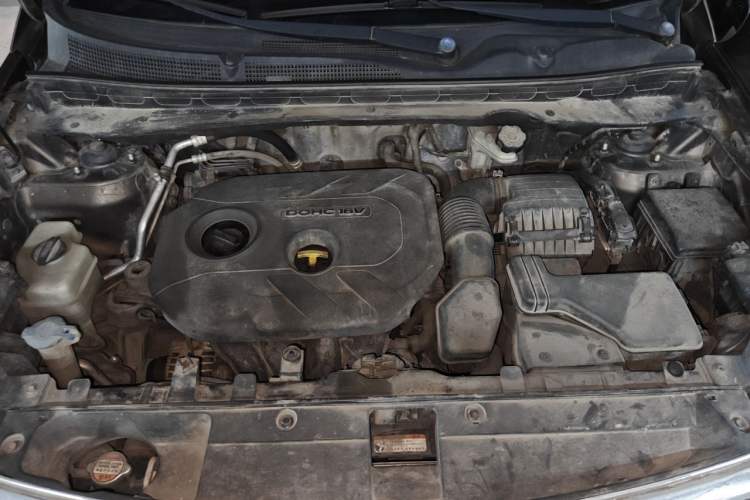 Used Kia Sportage R 2011 2.0L Automatic Two-Wheel Drive GLS Engine Bay