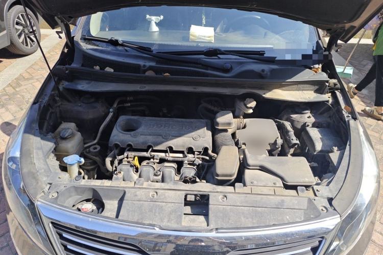 Used Kia Sportage R 2011 2.0L Automatic Two-Wheel Drive GLS Engine Bay