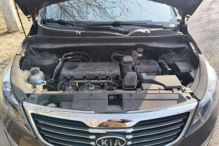 Used Kia Sportage R 2011 2.0L Automatic Two-Wheel Drive GLS Engine Bay
