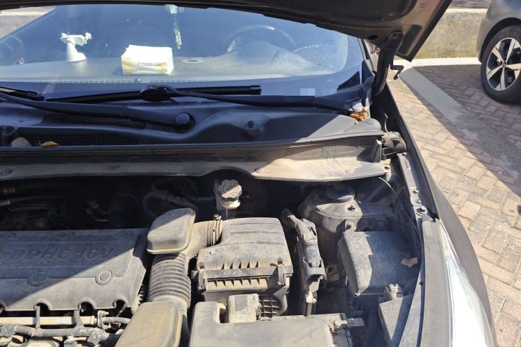 Used Kia Sportage R 2011 2.0L Automatic Two-Wheel Drive GLS Engine Bay Left