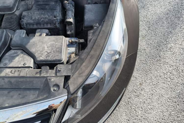 Used Kia Sportage R 2011 2.0L Automatic Two-Wheel Drive GLS Engine Bay Left
