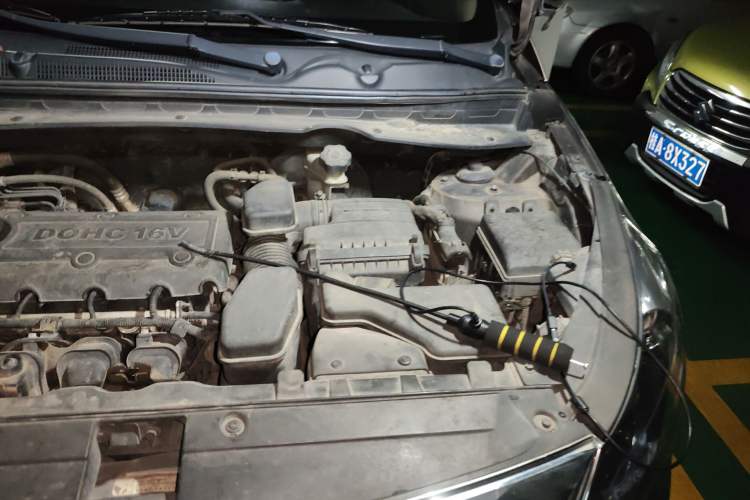 Used Kia Sportage R 2011 2.4L Automatic 4x4 Premium Edition Engine Bay Left