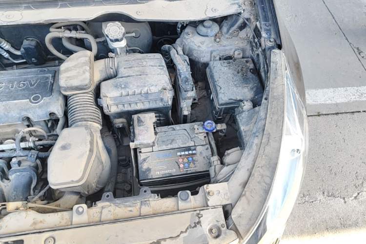 Used Kia Sportage R 2011 2.0L Automatic Two-Wheel Drive Premium Edition Engine Bay Left