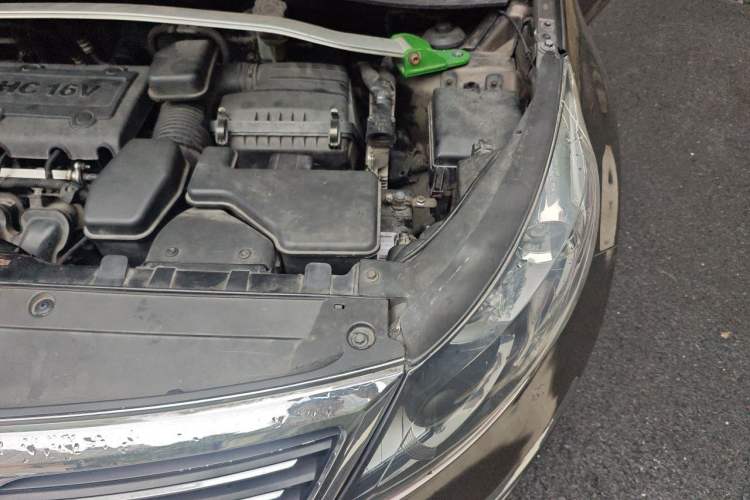 Used Kia Sportage R 2011 2.4L Automatic 4x4 Premium Edition Engine Bay Left