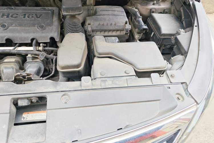 Used Kia Sportage R 2011 2.0L Automatic Two-Wheel Drive Premium Edition Engine Bay Left