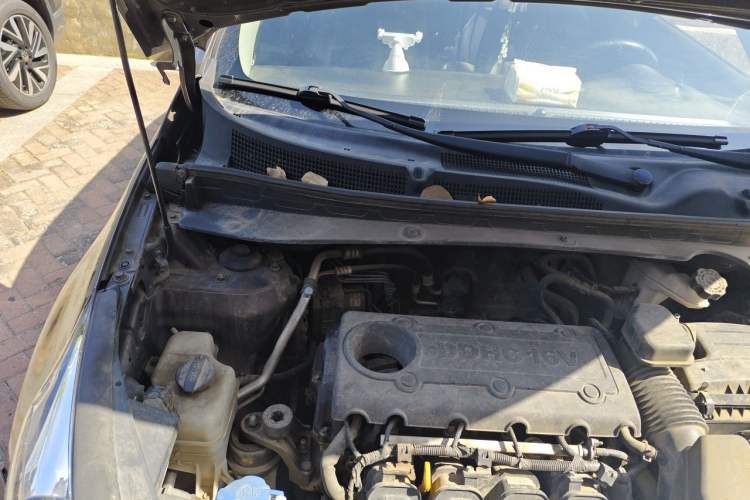 Used Kia Sportage R 2011 2.0L Automatic Two-Wheel Drive GLS Engine Bay Right