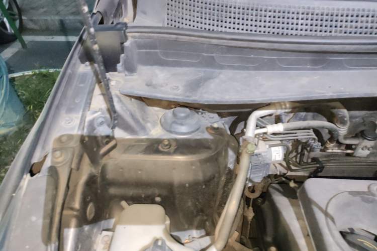 Used Kia Sportage R 2011 2.4L Automatic 4x4 Premium Edition Engine Bay Right