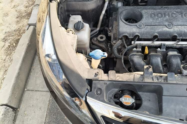 Used Kia Sportage R 2011 2.0L Automatic Two-Wheel Drive GLS Engine Bay Right