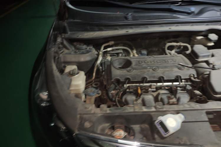 Used Kia Sportage R 2011 2.4L Automatic 4x4 Premium Edition Engine Bay Right