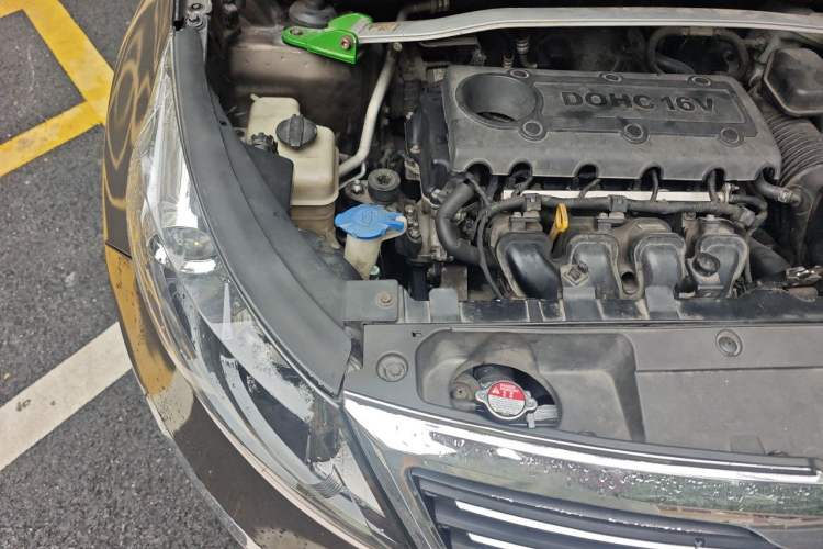 Used Kia Sportage R 2011 2.4L Automatic 4x4 Premium Edition Engine Bay Right