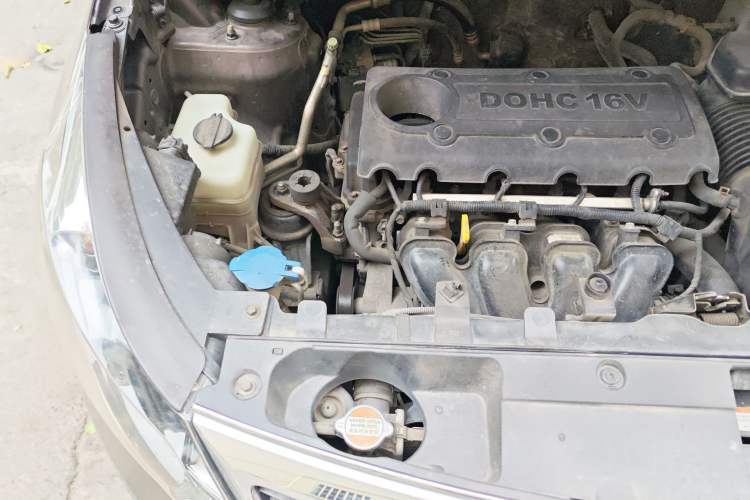 Used Kia Sportage R 2011 2.0L Automatic Two-Wheel Drive Premium Edition Engine Bay Right