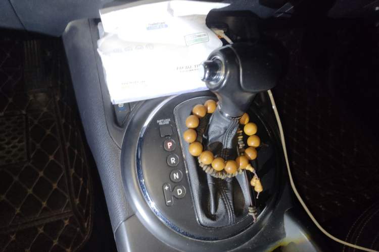 Used Kia Sportage R 2011 2.4L Automatic 4x4 Premium Edition Gear Lever