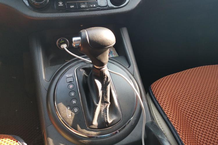 Used Kia Sportage R 2011 2.4L Automatic 4x4 GLS Gear Lever