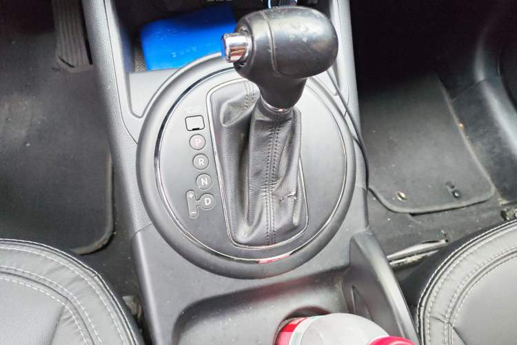 Used Kia Sportage R 2011 2.0L Automatic Two-Wheel Drive Premium Edition Gear Lever
