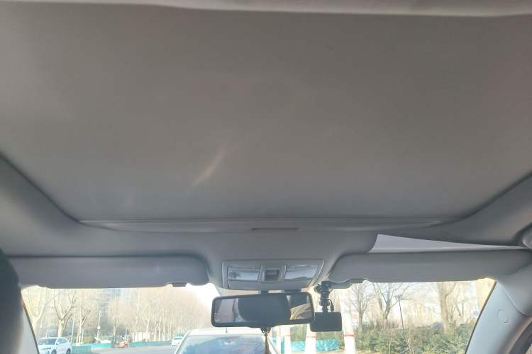 Used Kia Sportage R 2011 2.0L Automatic Two-Wheel Drive GLS Headliner