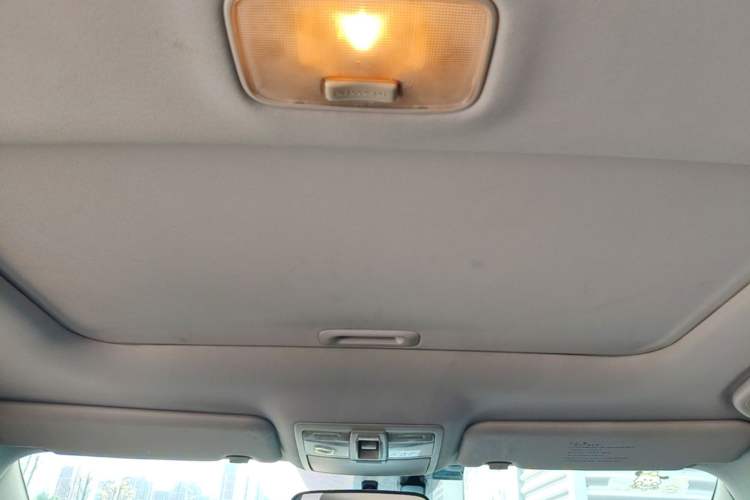 Used Kia Sportage R 2011 2.0L Automatic Two-Wheel Drive GLS Headliner