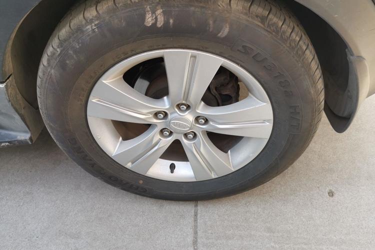 Used Kia Sportage R 2011 2.4L Automatic 4x4 GLS Left Rear Wheel Hub