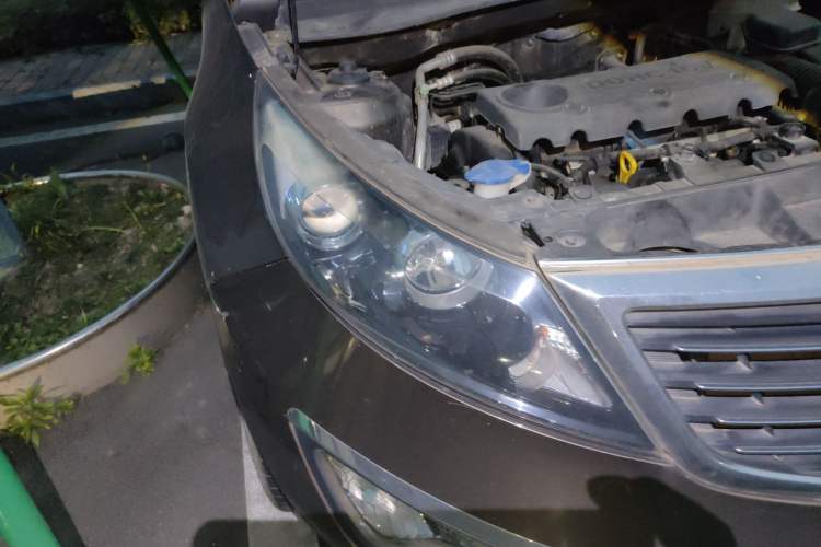 Used Kia Sportage R 2011 2.4L Automatic 4x4 Premium Edition Right Front Headlight