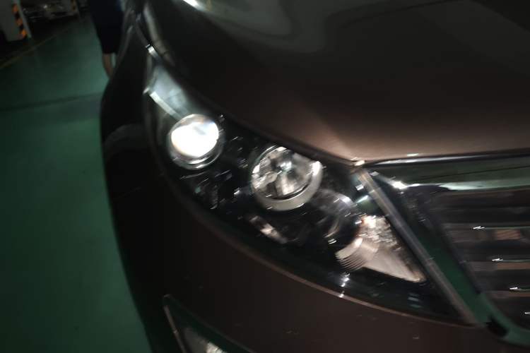 Used Kia Sportage R 2011 2.4L Automatic 4x4 Premium Edition Right Front Headlight