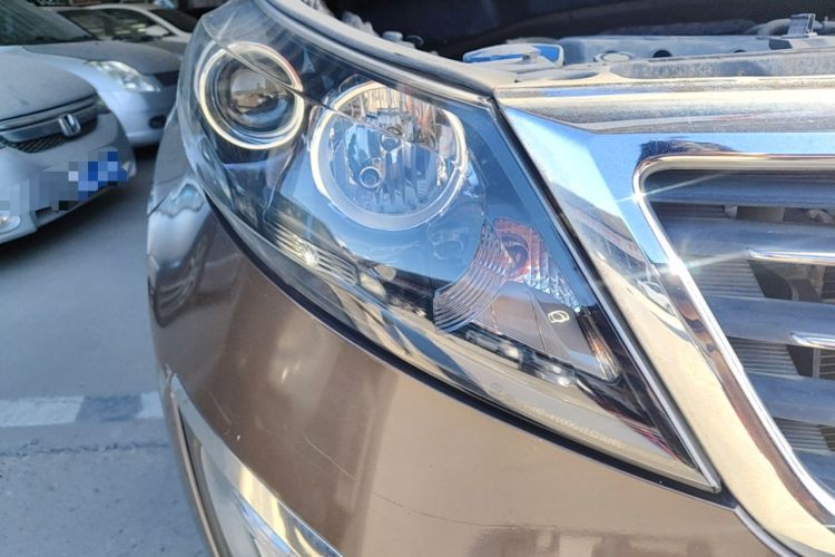 Used Kia Sportage R 2011 2.0L Automatic Two-Wheel Drive Premium Edition Right Front Headlight
