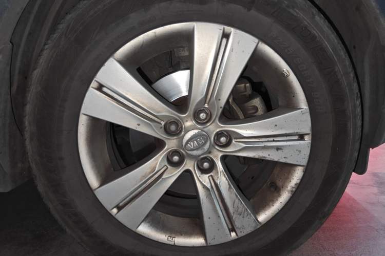 Used Kia Sportage R 2011 2.0L Automatic Two-Wheel Drive GLS Right Front Wheel Hub
