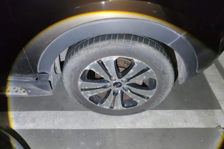 Used Kia Sportage R 2011 2.4L Automatic 4x4 Premium Edition Right Front Wheel Hub