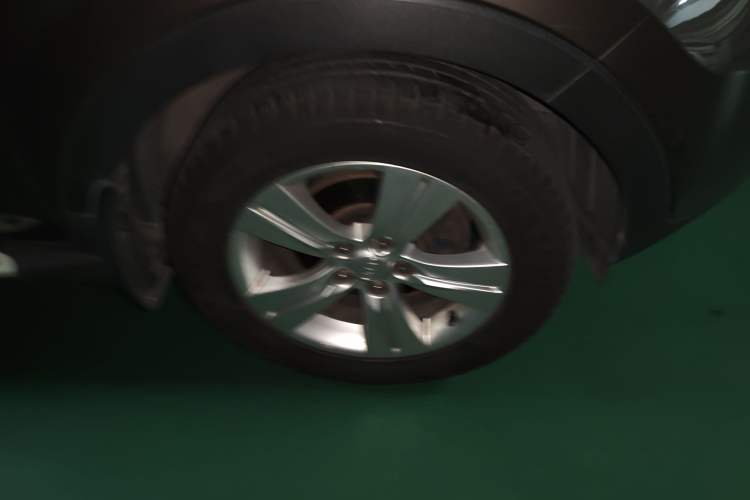 Used Kia Sportage R 2011 2.4L Automatic 4x4 Premium Edition Right Front Wheel Hub