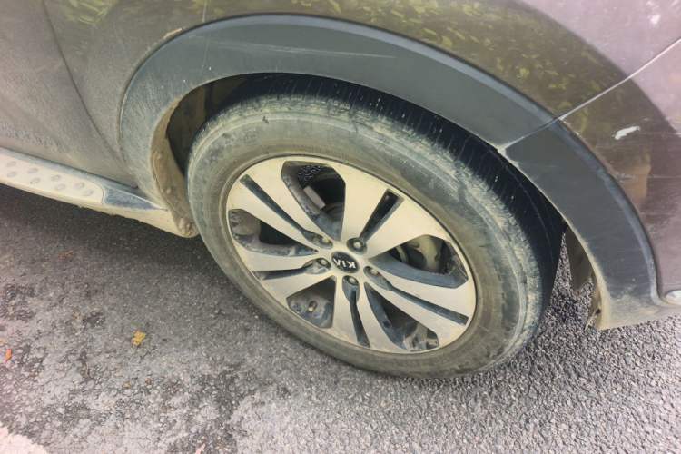Used Kia Sportage R 2011 2.4L Automatic 4x4 Premium Edition Right Front Wheel Hub