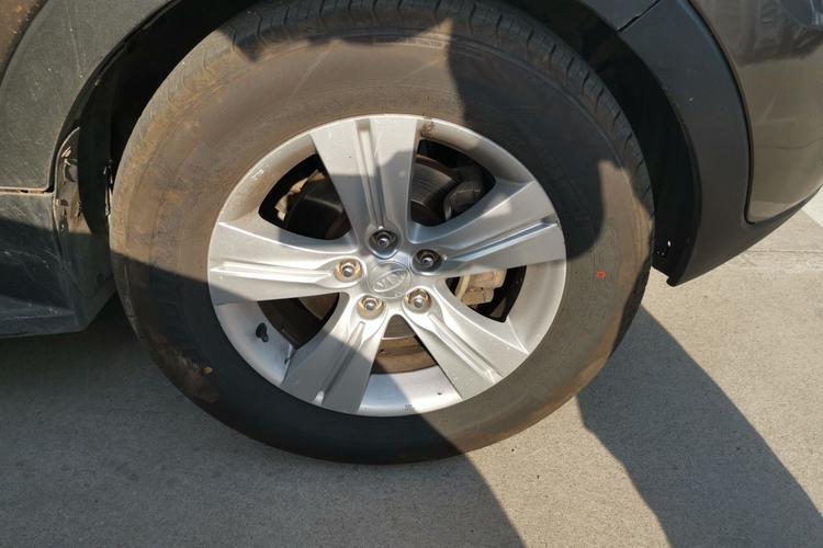 Used Kia Sportage R 2011 2.4L Automatic 4x4 GLS Right Front Wheel Hub