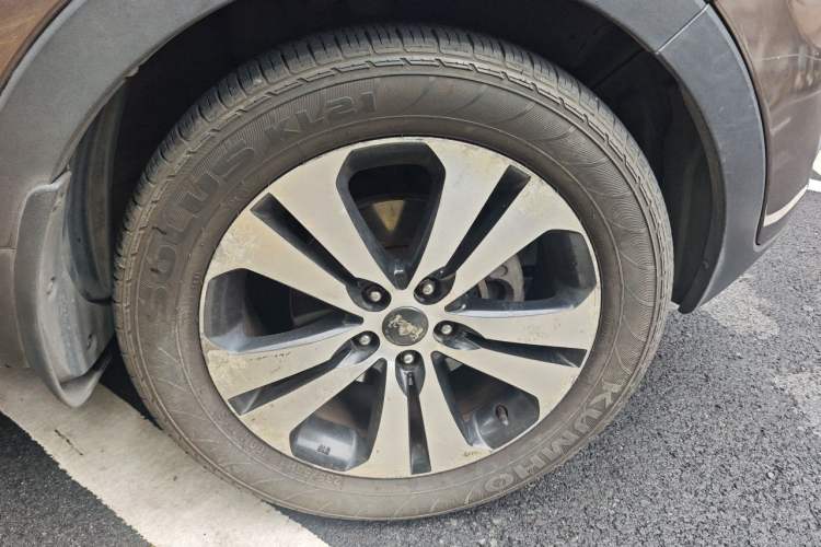 Used Kia Sportage R 2011 2.4L Automatic 4x4 Premium Edition Right Front Wheel Hub