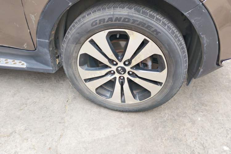 Used Kia Sportage R 2011 2.0L Automatic Two-Wheel Drive Premium Edition Right Front Wheel Hub
