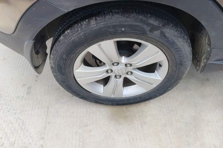 Used Kia Sportage R 2011 2.0L Automatic Two-Wheel Drive GLS Right Rear Wheel Hub