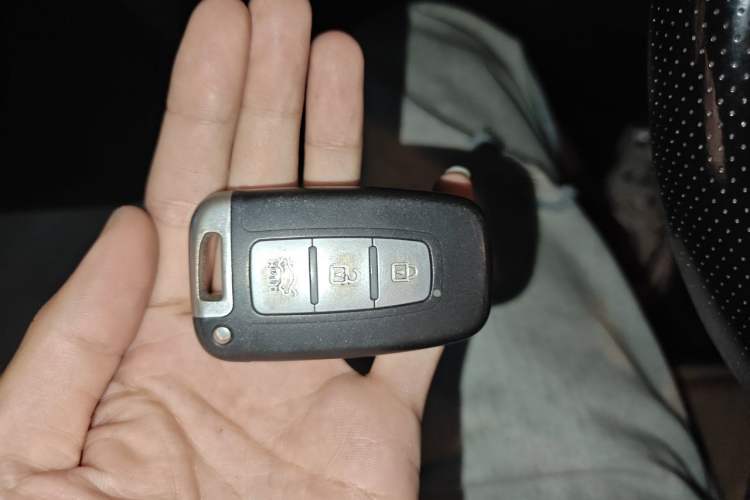 Used Kia Sportage R 2011 2.0L Automatic Two-Wheel Drive GLS Vehicle Key